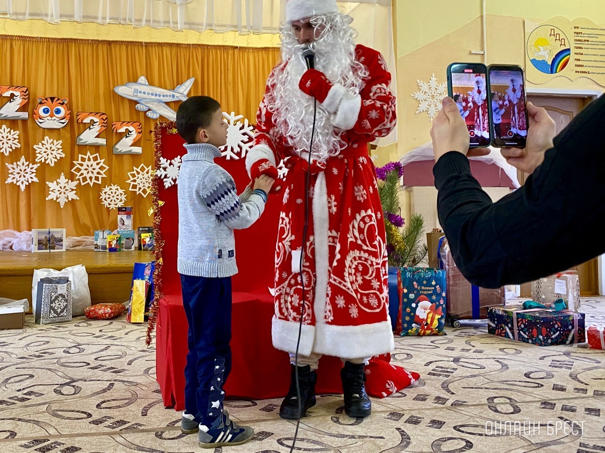 32 письма, 32 исполнения желаний и море позитива! Большой новогодний фотоотчёт из Дивинского детского дома (Брестская область)