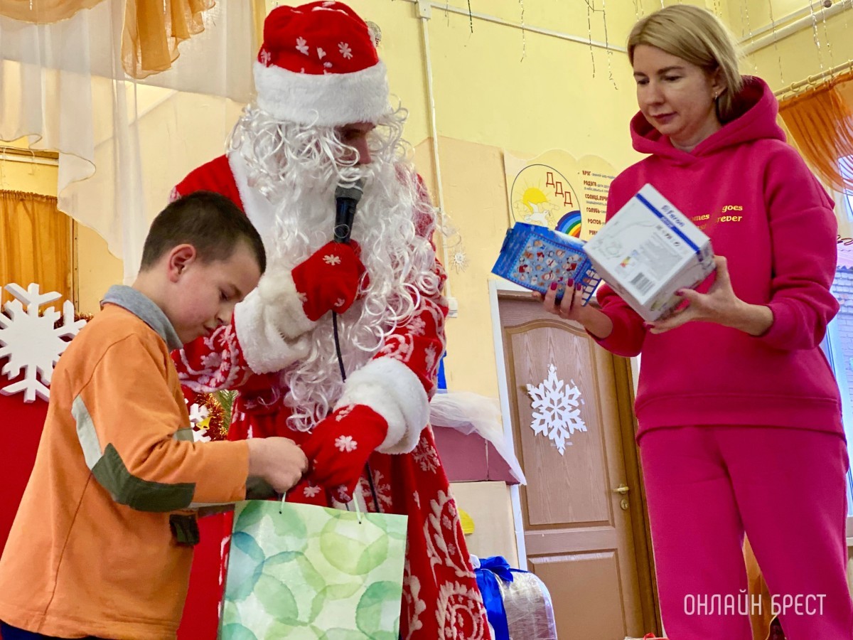 32 письма, 32 исполнения желаний и море позитива! Большой новогодний фотоотчёт из Дивинского детского дома (Брестская область)