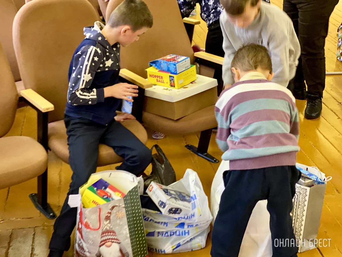 32 письма, 32 исполнения желаний и море позитива! Большой новогодний фотоотчёт из Дивинского детского дома (Брестская область)