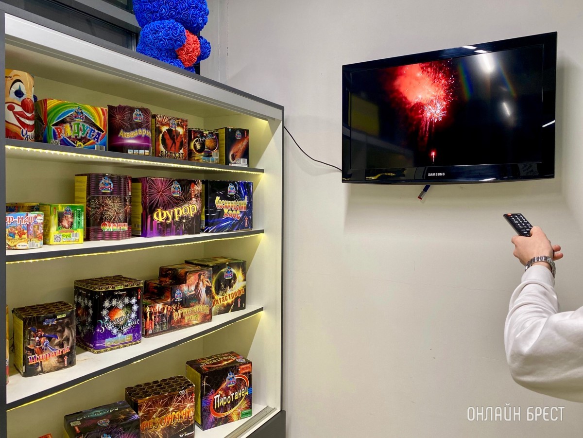 В Беларуси разрешили вновь продавать пиротехнику. Брестским магазинам «Фейерверки» есть что вам предложить!