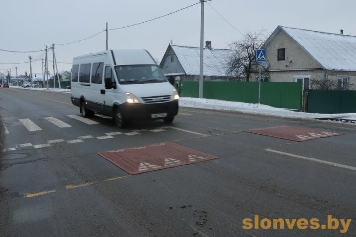 В Слониме появилась первая «берлинская подушка» — альтернатива «лежачему полицейскому»