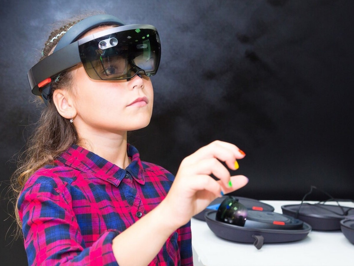 Мы знаем, где весело провести каникулы всей семьей: 85 роботов со всего света собрались на Московской в Бресте