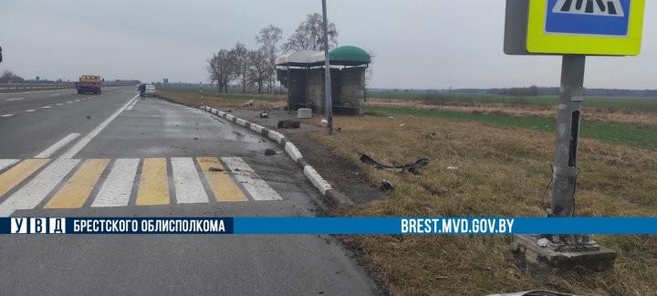 Житель Бреста «протаранил» остановку
