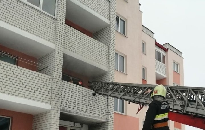 Поставил кастрюлю на плиту и уснул: спасатели предотвратили трагедию в Брестской области