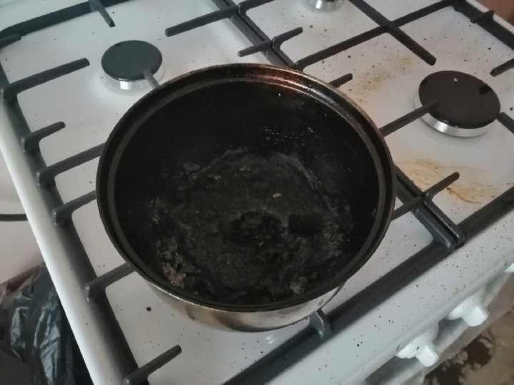 Поставил кастрюлю на плиту и уснул: спасатели предотвратили трагедию в Брестской области