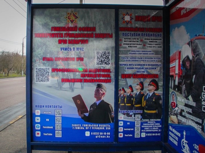 В Гомеле из пожарного ЗиЛа сделали навес и установили на остановке