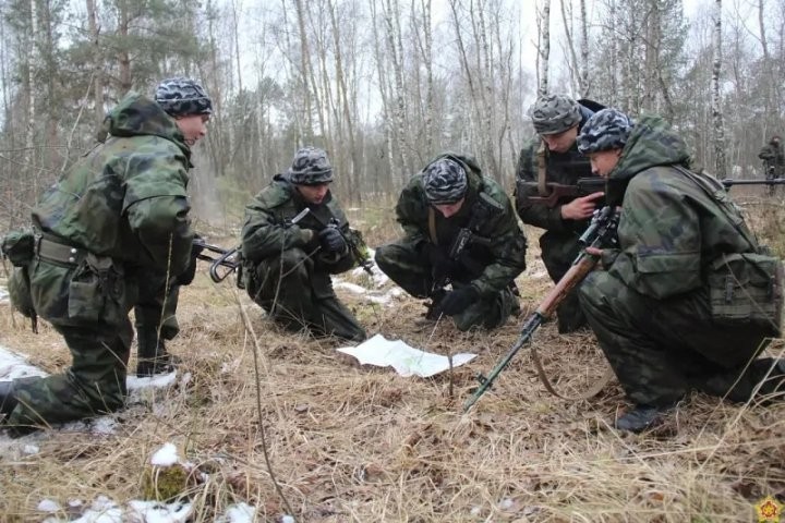 На полигоне Брестский проходят полевые занятия разведчиков 38-й одшбр