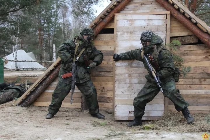 На полигоне Брестский проходят полевые занятия разведчиков 38-й одшбр