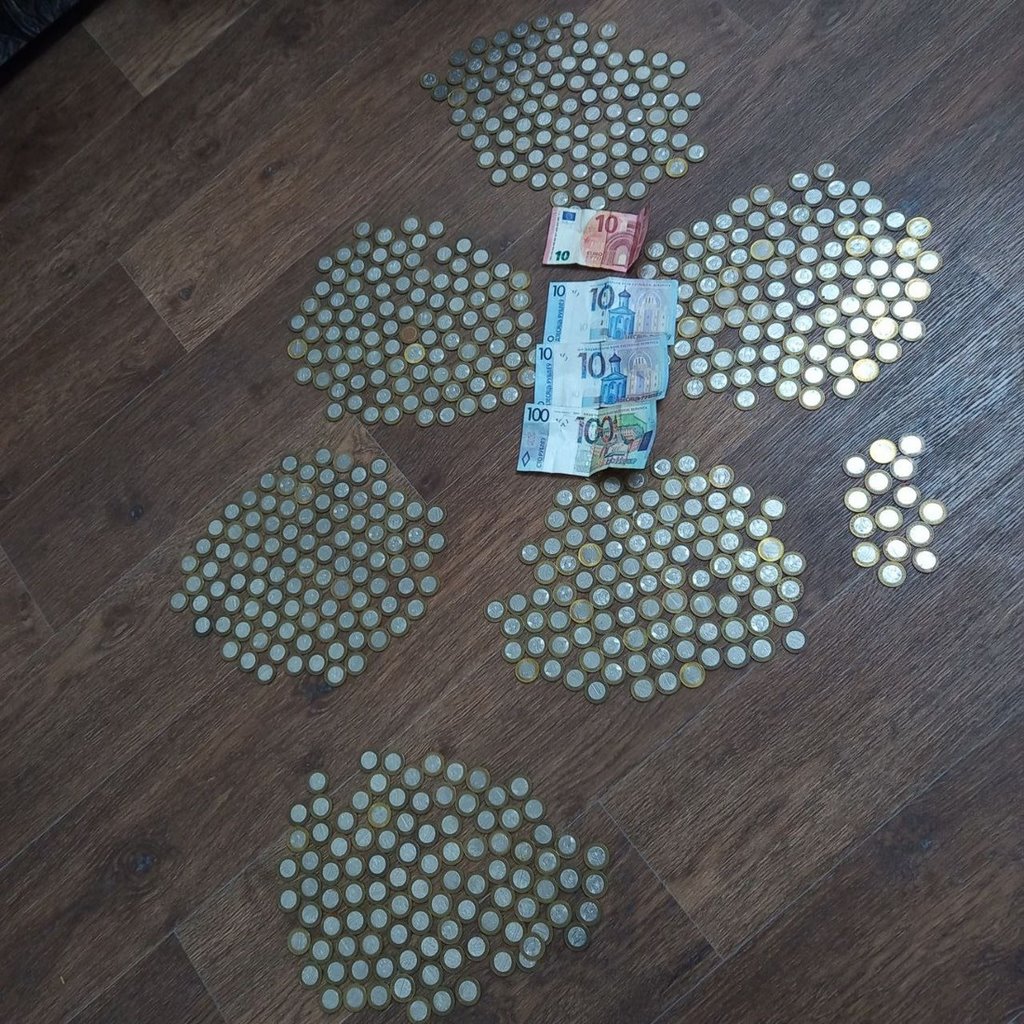 Белорус весь год собирал монеты по 2 рубля. Как думаете, сколько вышло в итоге?