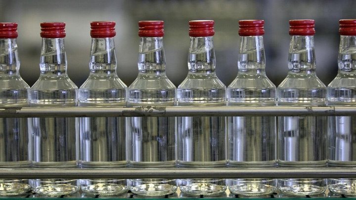 Беларусь и соседи: кто лидирует по экспорту водки?