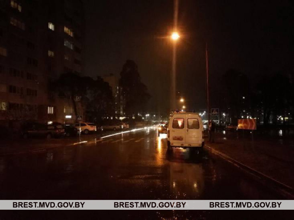 В Бресте сбили пешехода, в Столинском районе - велосипедиста