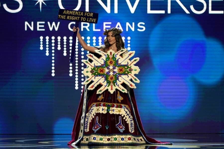 Титул «Мисс Вселенная» получила красавица из США. Она появилась в очень необычном костюме