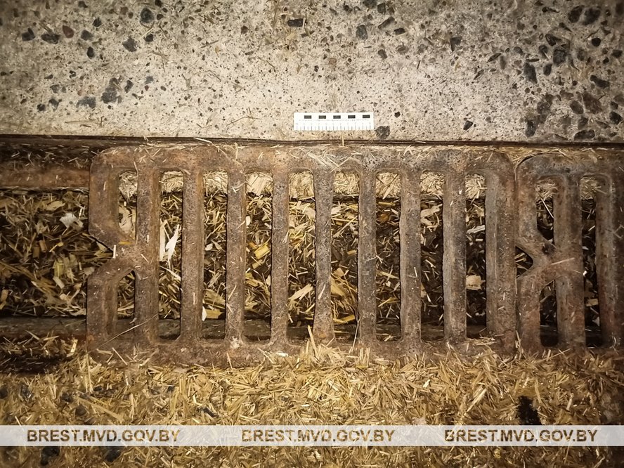 Бывший работник похитил с территории фермы 20 чугунных решеток