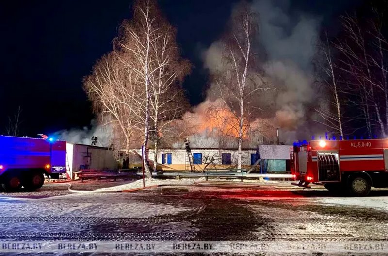 Около 40 деревянных байдарок и каноэ уничтожено на пожаре в эллинге Брестской области
