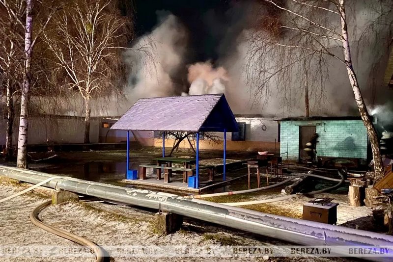 Около 40 деревянных байдарок и каноэ уничтожено на пожаре в эллинге Брестской области