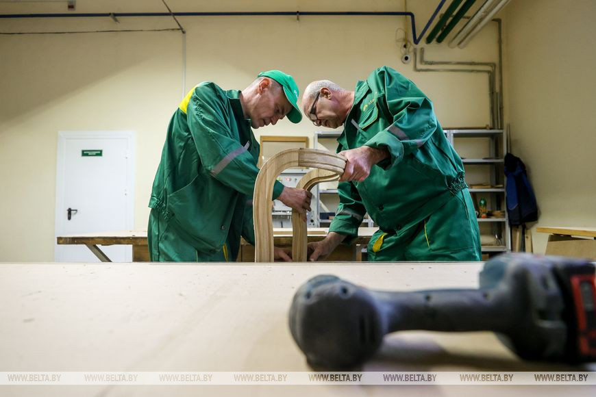 Сани для Первого, или Как пинские мастера изготовили эксклюзивный подарок Президенту