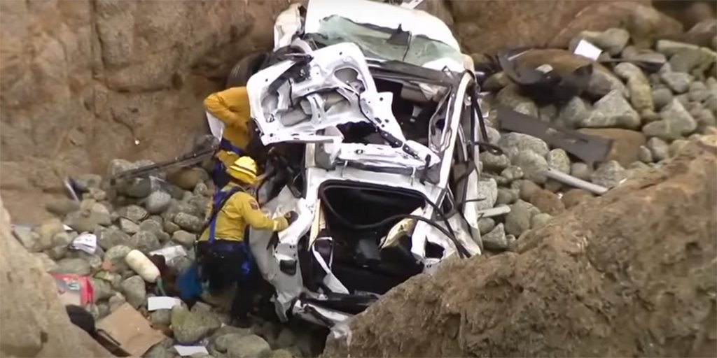 Tesla упала со скалы высотой 90 метров. Находившиеся в салоне люди выжили