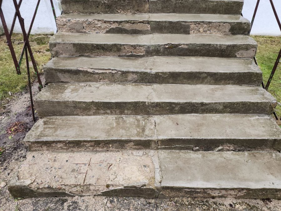 В Дрогичине в многоэтажке по улице Карла Маркса затапливает стоянку и подвалы