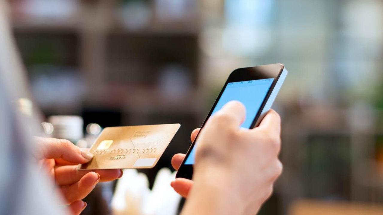 За оплату по некоторым картам в BYN за рубежом будут брать комиссию. Вот а каких случаях