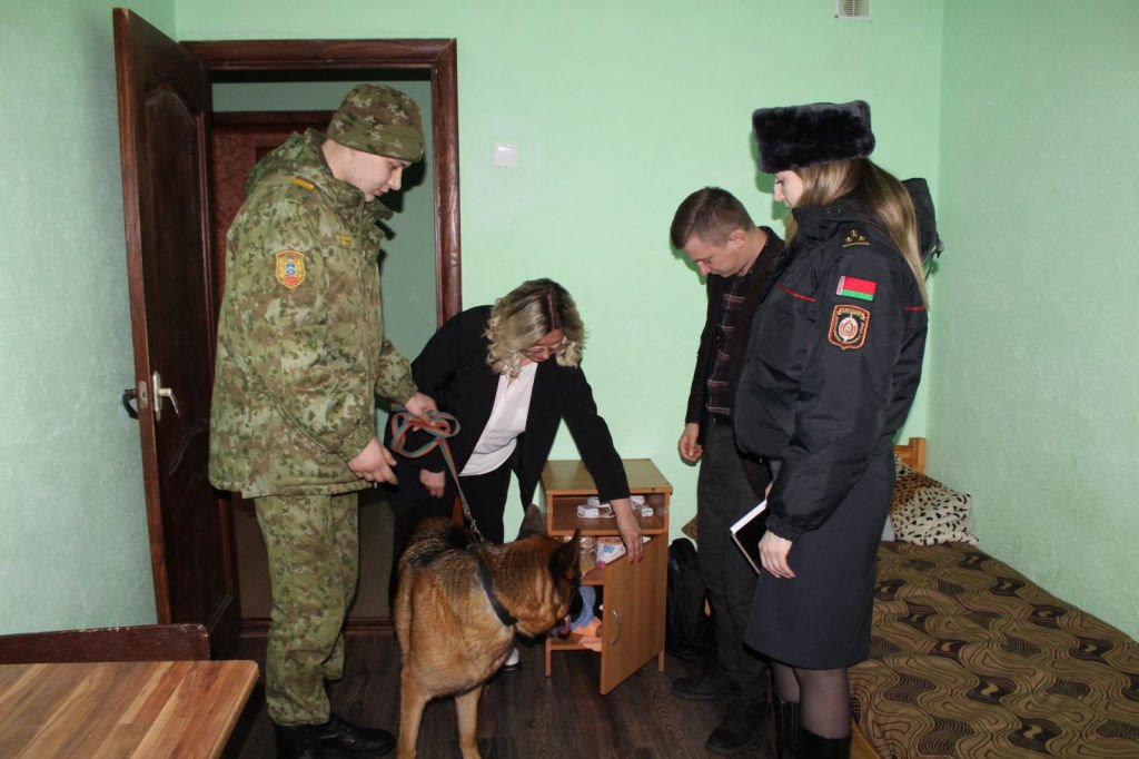 Рейд со служебной собакой в общежитии аграрного колледжа в Малорите
