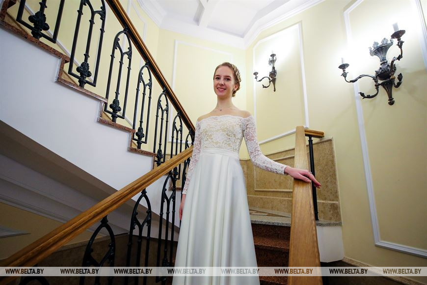 Студенты и учащиеся Брестской области станцевали на новогоднем балу в Коссовском дворце