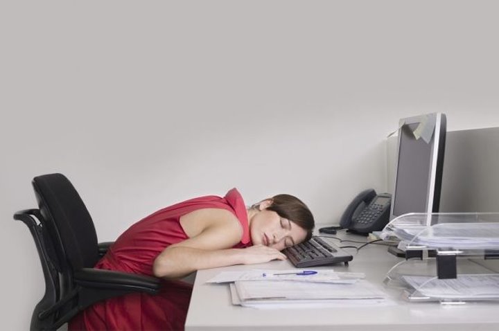 Можно ли спать на работе во время обеденного перерыва?