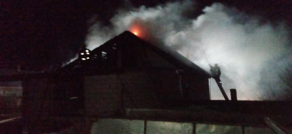 В Каменецком районе в новогоднюю ночь загорелся жилой дом