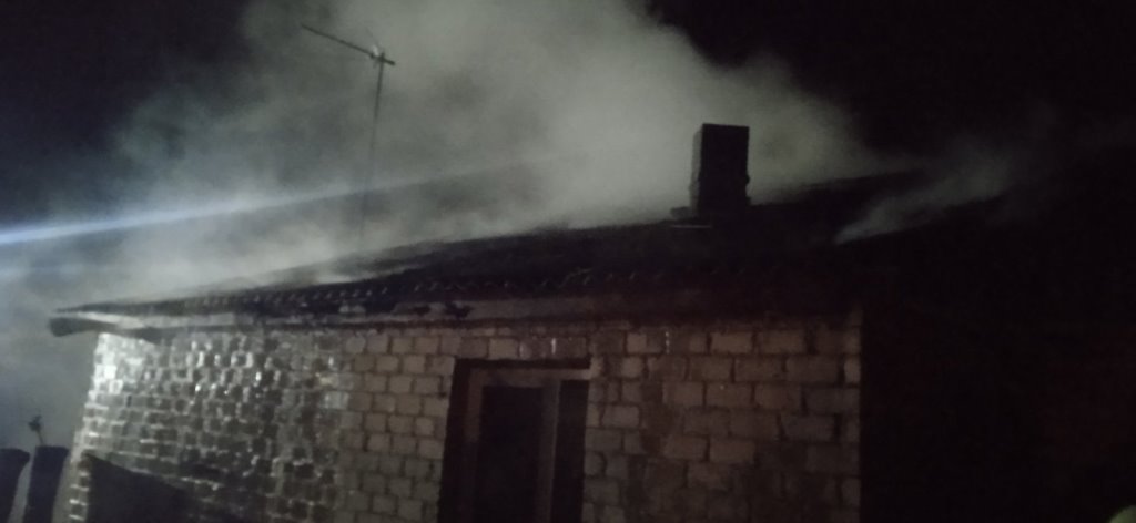 В Каменецком районе в новогоднюю ночь загорелся жилой дом