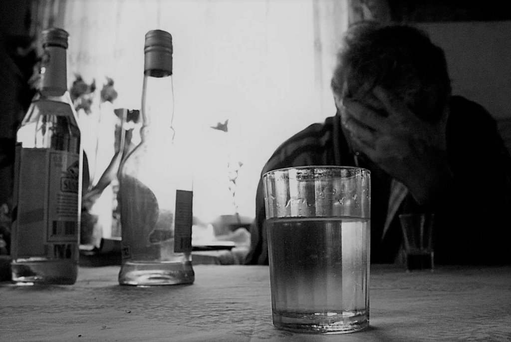 Мужчина не мог выгнать из дома пьяного гостя и вызвал милицию. Случай в Брестской области