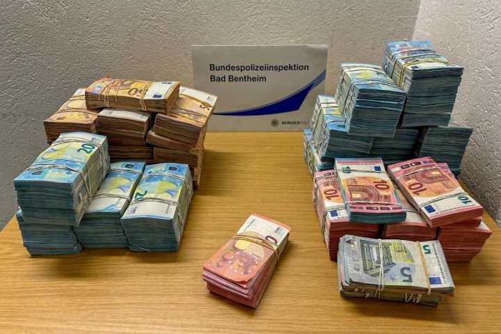 На границе Германии и Нидерландов задержали белоруса с 300 тысячами евро