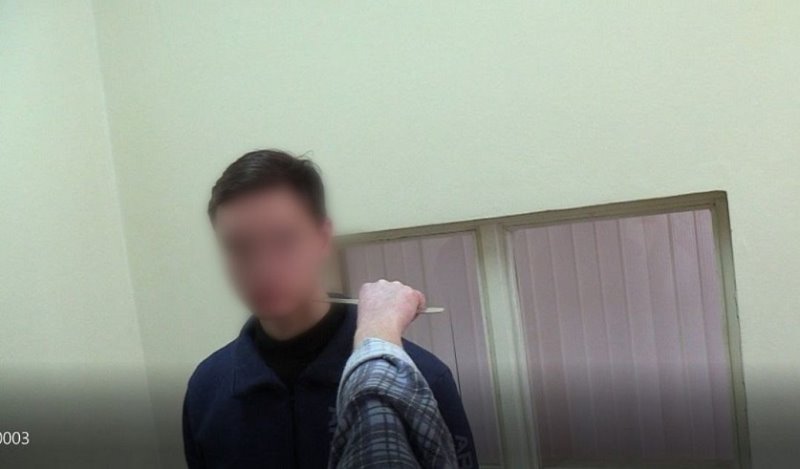 Мужчина чуть не убил двух парней из-за громкой музыки во дворе