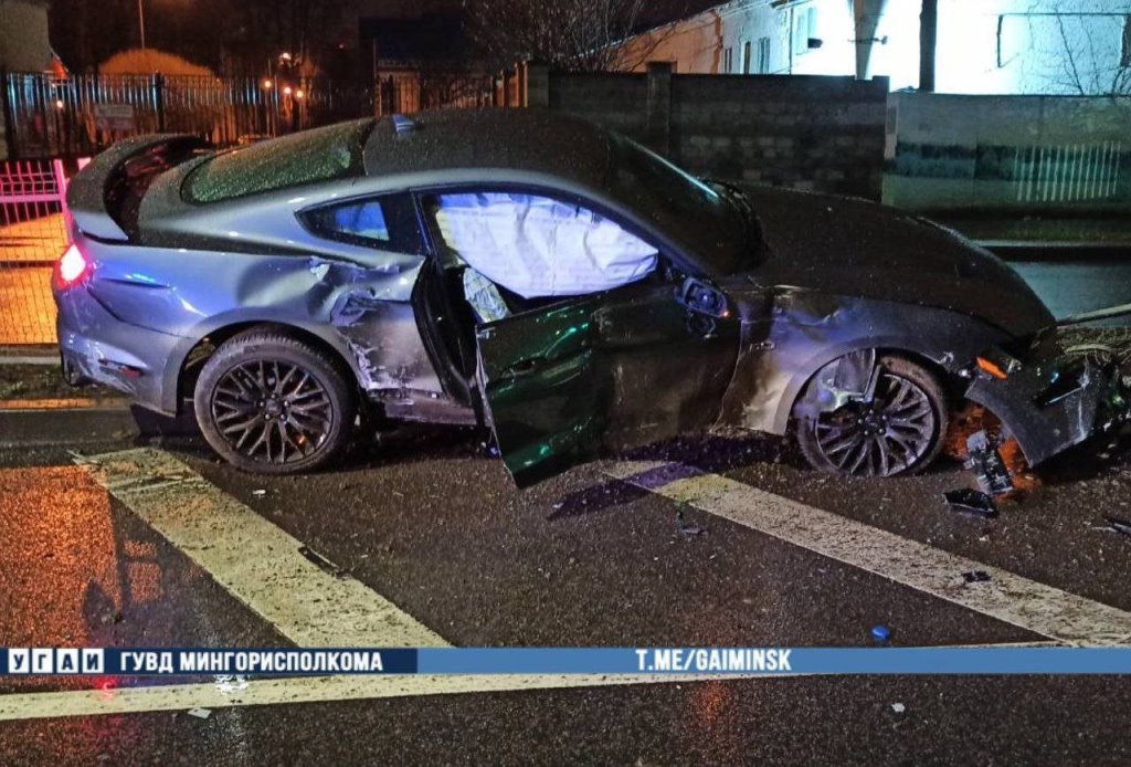 В Беларуси «бесправник» разбил Ford Mustang