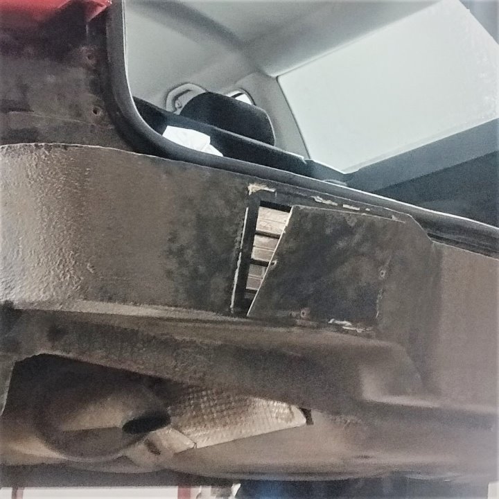 Литовец наделал тайники и пытался вывезти из Беларуси сотни пачек сигарет