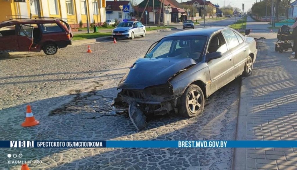 В Столине сильно столкнулись Opel и Volkswagen