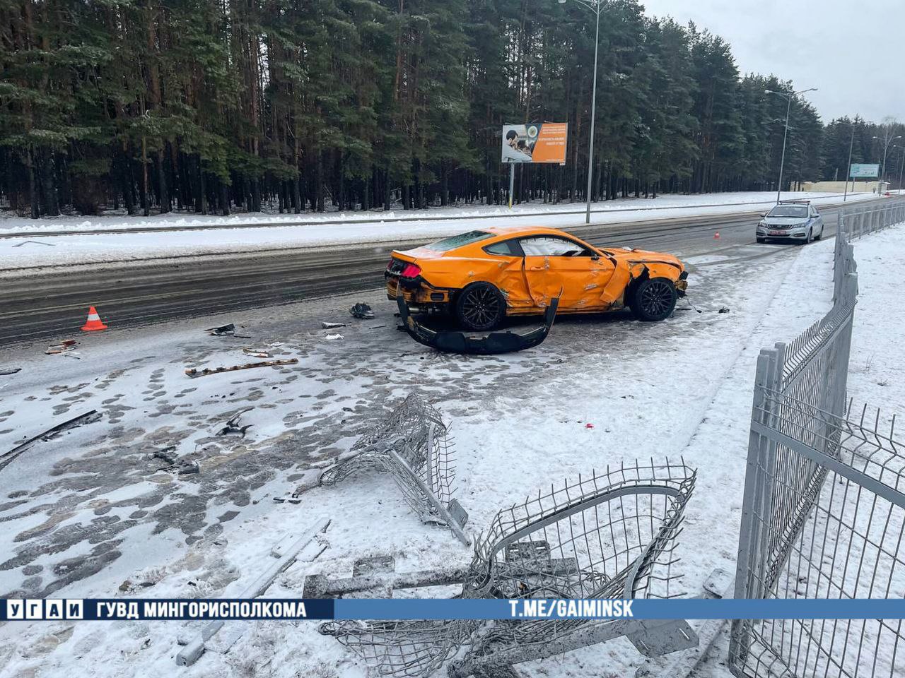 Каршеринговый Ford Mustang разбили в Минске