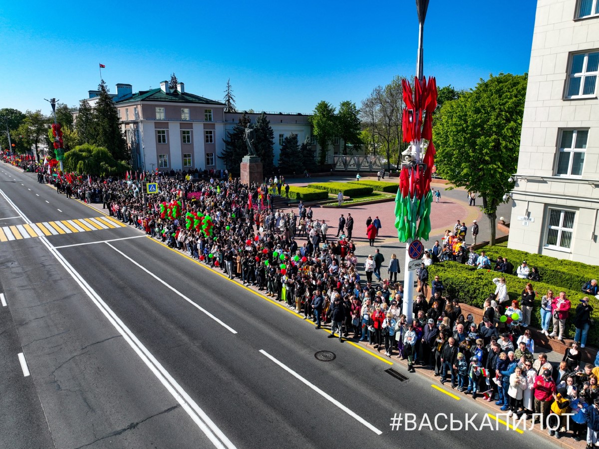 В Бресте впервые состоялся парад военной техники 9 Мая. Публикуем видео и фото