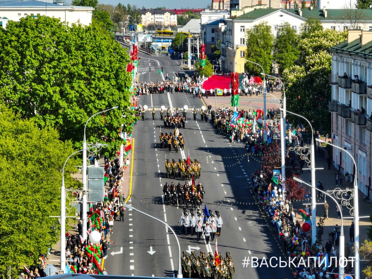 В Бресте впервые состоялся парад военной техники 9 Мая. Публикуем видео и фото