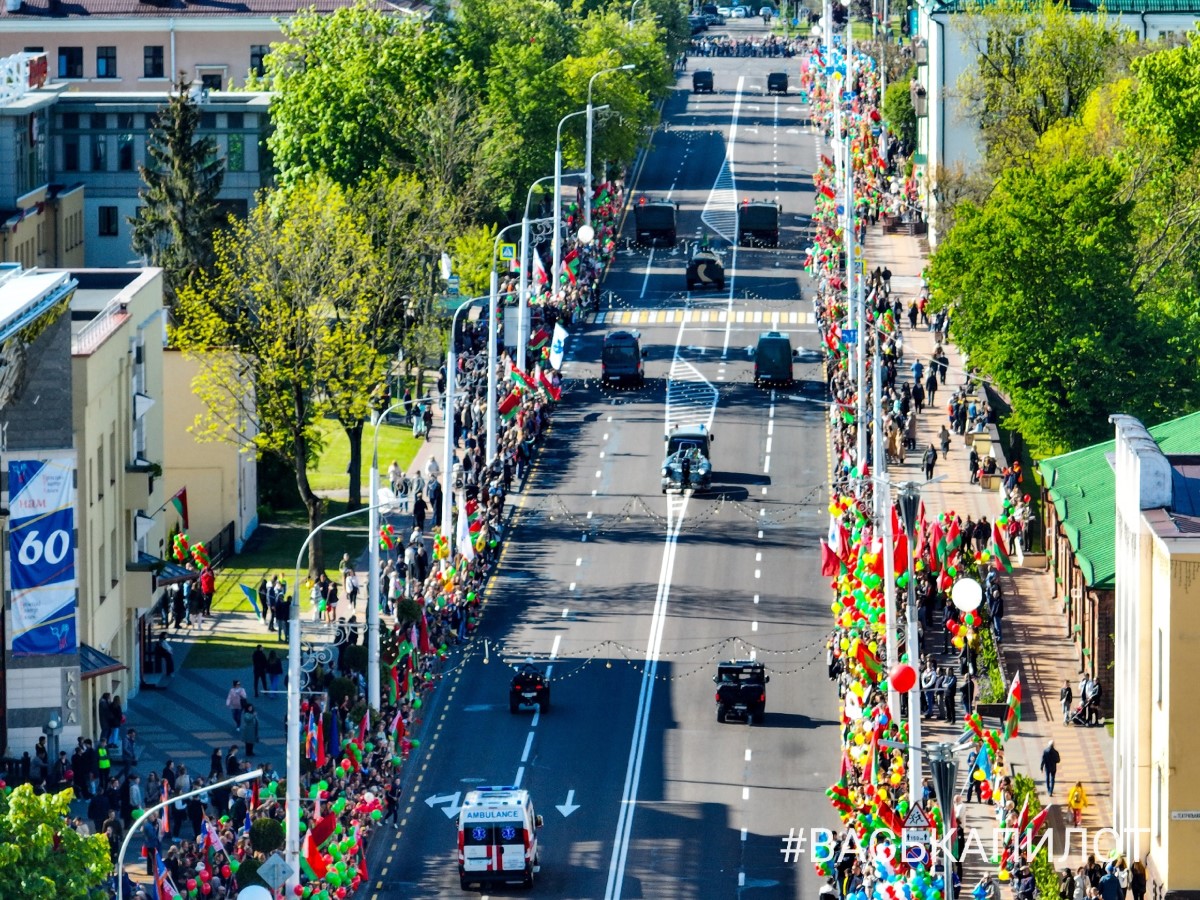 В Бресте впервые состоялся парад военной техники 9 Мая. Публикуем видео и фото
