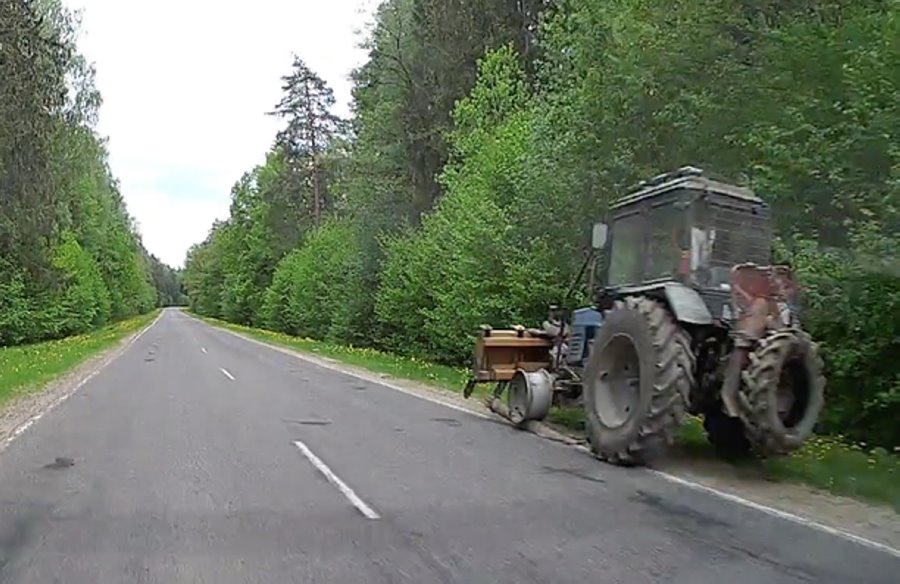 Суровым белорусским тракторам не нужны покрышки — они на дисках ездят