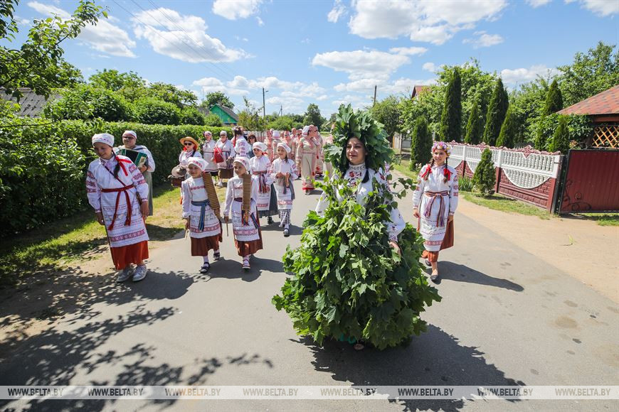 Жители деревни Хмелево Жабинковского района празднуют «Сёмуху»