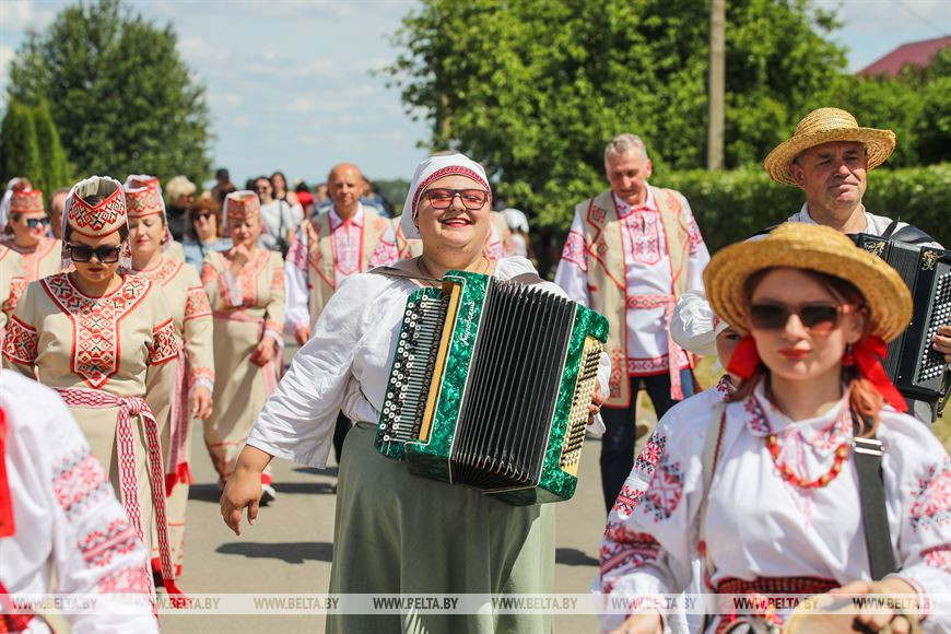 Жители деревни Хмелево Жабинковского района празднуют «Сёмуху»