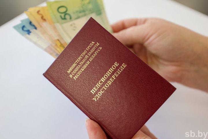 Переезд за границу: кому из белорусов зачтут трудовой стаж и выплатят пенсию