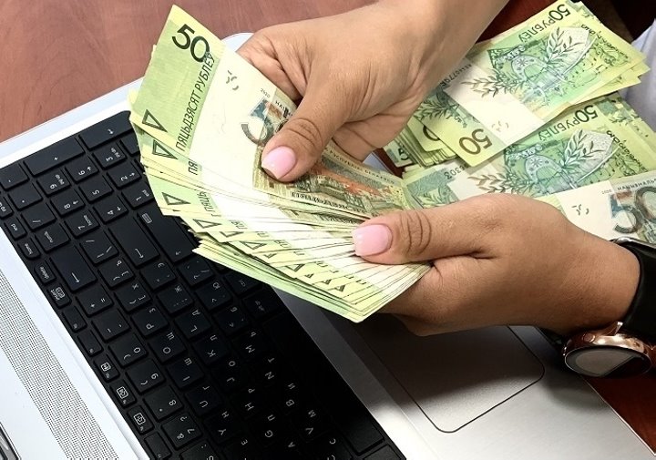 Главбух фирмы в Гродненской области завышала себе зарплату, похищено более 123 тыс. рублей