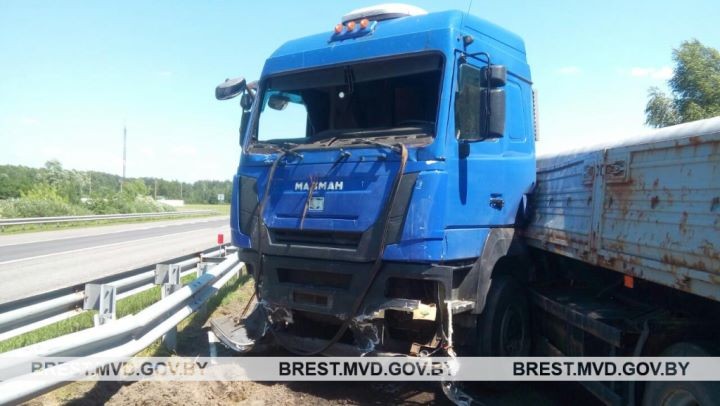 В Брестской области МАЗ врезался в бус. Подробности ДТП