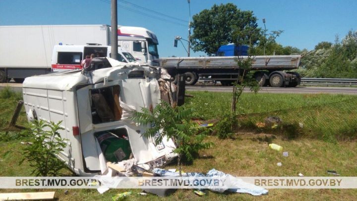 В Брестской области МАЗ врезался в бус. Подробности ДТП