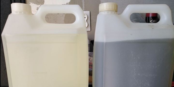 Разве так выглядит 92-й бензин? Водитель утверждает, что на АЗС в Брестской области его заправили странной темной жидкостью