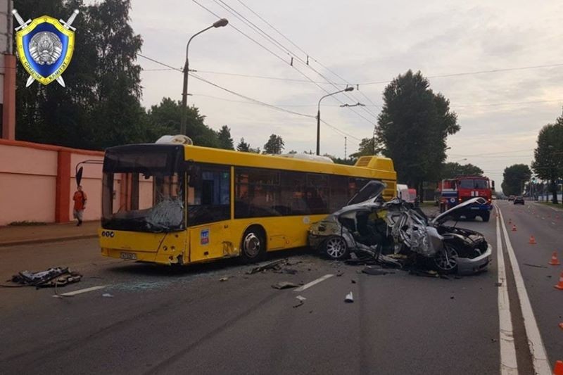 Жуткая авария в Минске, в BMW погиб ребенок