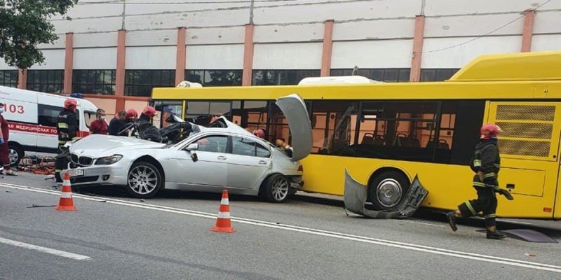 Жуткая авария в Минске, в BMW погиб ребенок