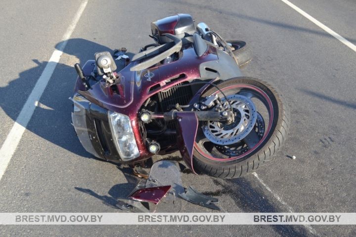 ГАИ рассказала подробности вчерашнего ДТП в Бресте, в котором мотоциклист столкнулся с автомобилем