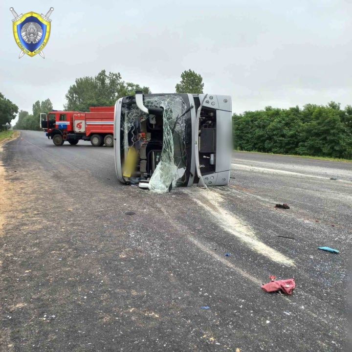Пассажирский автобус опрокинулся под Барановичами. СК рассказал подробности